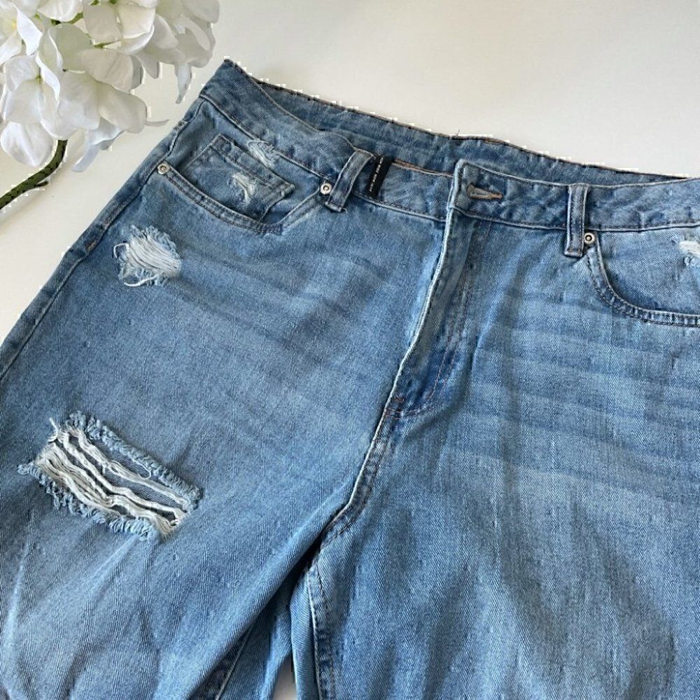 High- Rise Distressed Mom Jeans - Picture 9 of 13